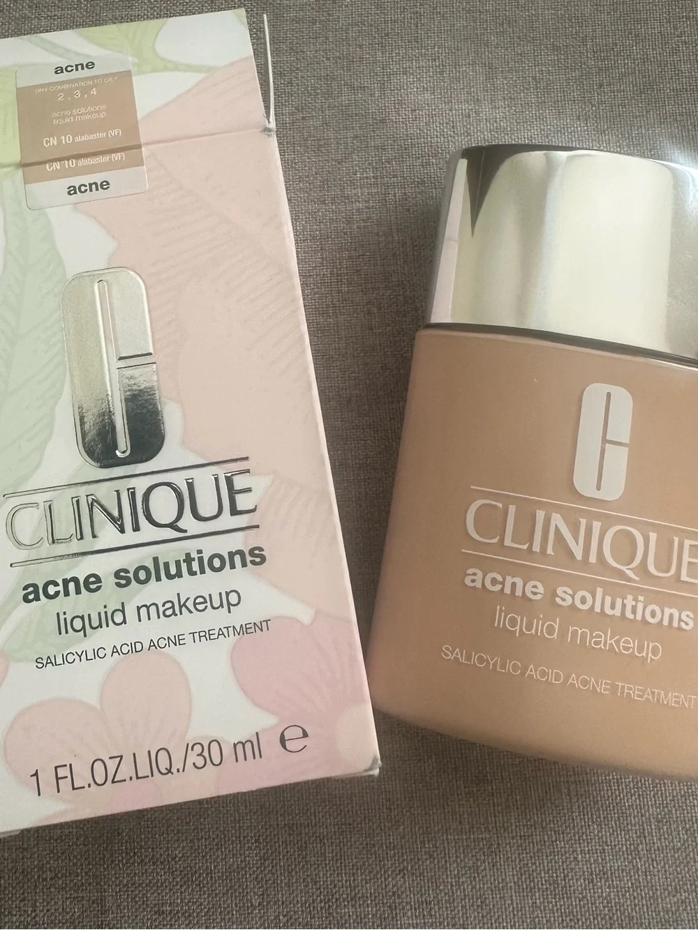 Clinique Acne Solutions Liquid Makeup - Shade CN 10 alabaster (VF)  Light Beige